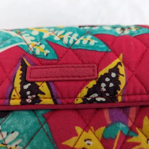 Vera Bradley wristlet quilted floral print with many compartments NWOT O6 - Picture 2 of 7